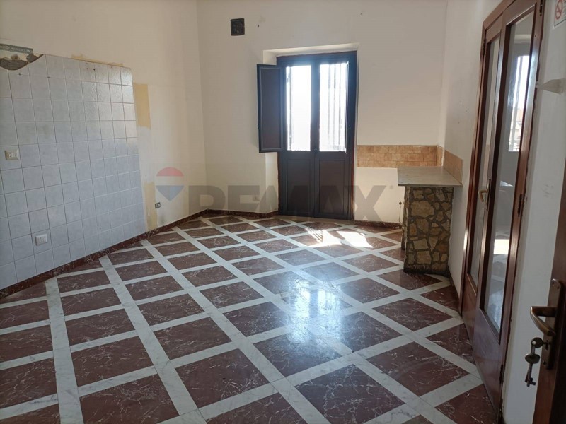 Appartamento in Vendita a Caltagirone, 129'000&euro;, 337 m²