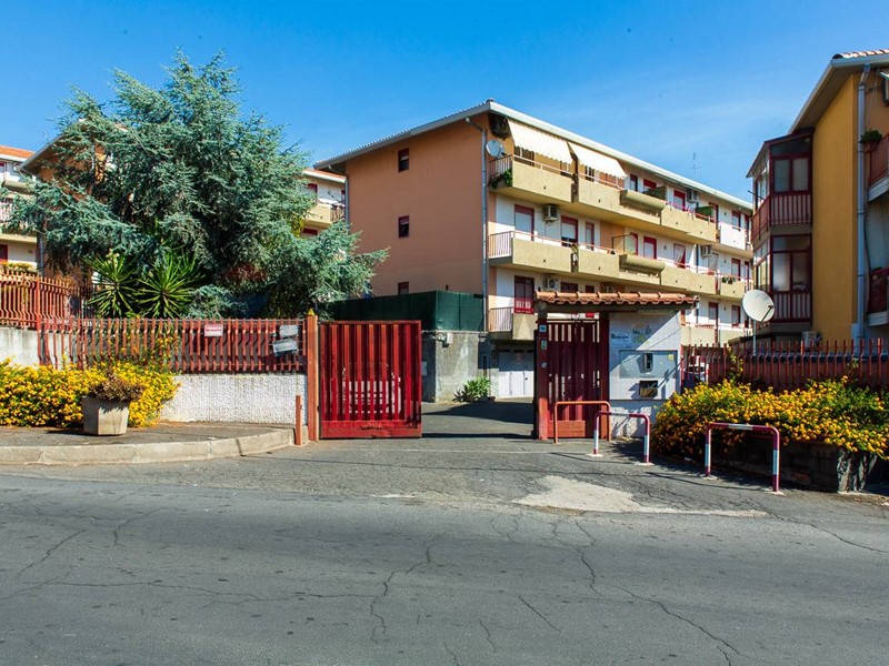 Trilocale in Vendita a Aci Castello, 79'000&euro;, 75 m²