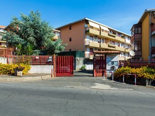 Trilocale in Vendita a Aci Castello, 79'000&euro;, 75 m²