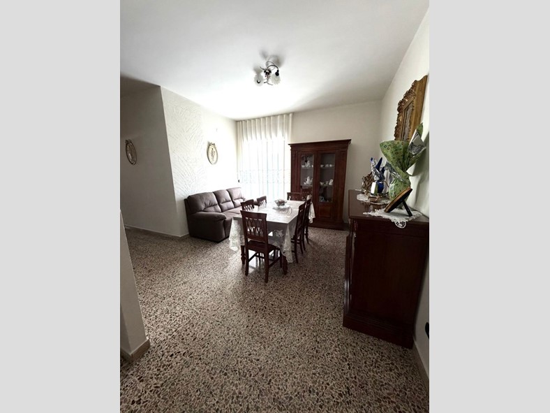 Quadrilocale in Vendita a Pagani, 125'000&euro;, 130 m²