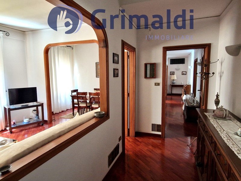 Appartamento in Vendita a Napoli, 480'000&euro;, 130 m²