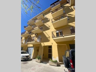 Appartamento in Vendita a Bova Marina, 120'000&euro;, 142 m², con Box