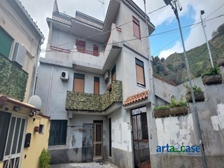 Trilocale in Vendita a Messina, 90'000&euro;, 90 m²
