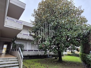 Appartamento in Vendita a Massa, zona Marina di Massa, 239'000&euro;, 100 m², con Box