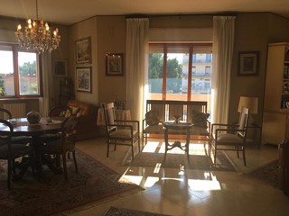 Appartamento in Vendita a Siracusa, zona Teracati-Grotticelle-Epipoli, 180'000&euro;, 185 m²