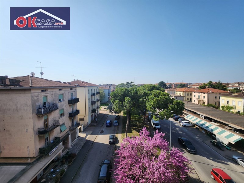 Bilocale in Vendita a Verona, 195'000&euro;, 80 m²