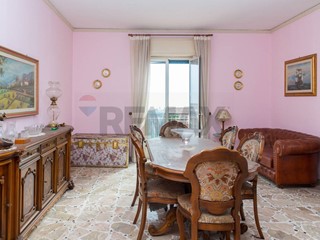 Quadrilocale in Vendita a Acireale, 99'000&euro;, 152 m²