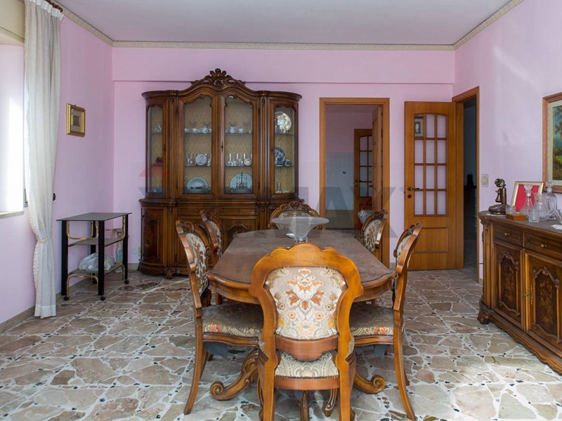 Quadrilocale in Vendita a Acireale, 99'000&euro;, 152 m²