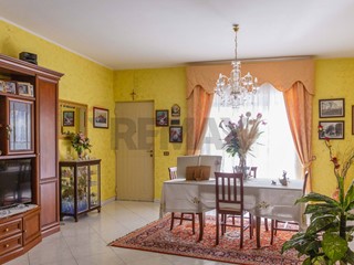 Appartamento in Vendita a Catania, 130'000&euro;, 138 m²