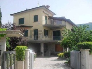 Appartamento in Vendita a Gualdo Tadino, 40'184&euro;, 180 m²