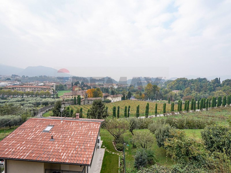 Quadrilocale in Vendita a Sarnico, 229'000&euro;, 154 m²