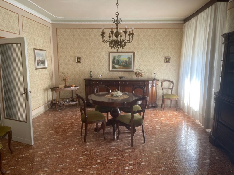 Appartamento in Vendita a Arcevia, 65'000&euro;, 210 m²