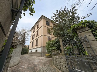 Appartamento in Vendita a Viterbo, 450'000&euro;, 260 m²
