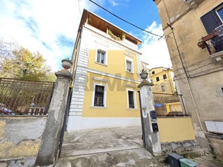 Appartamento in Vendita a Cosenza, 230'000&euro;, 145 m²