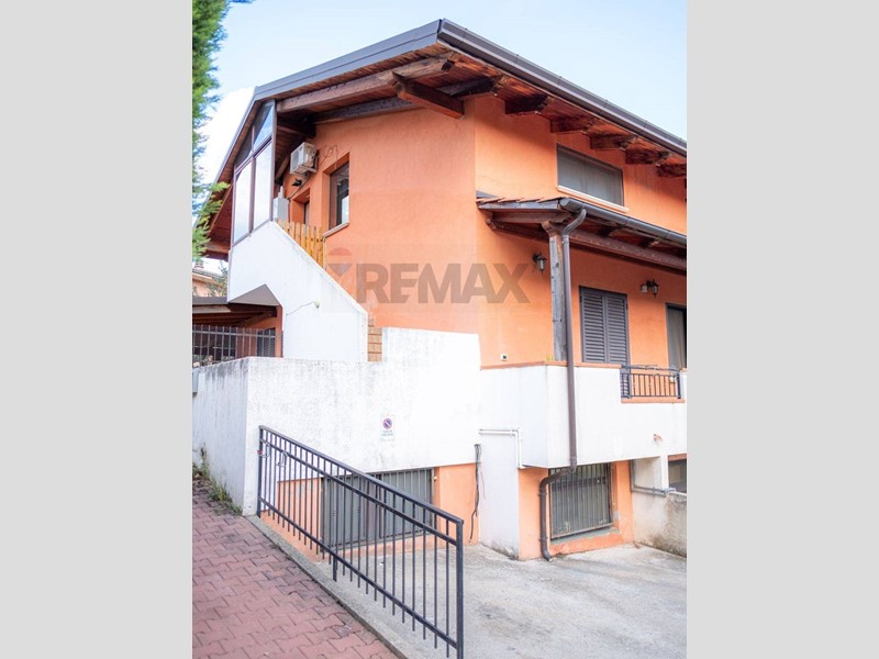 Appartamento in Vendita a Cerisano, 66'000&euro;, 120 m²