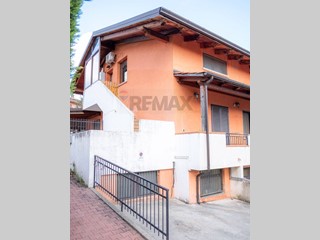 Appartamento in Vendita a Cerisano, 66'000&euro;, 120 m²