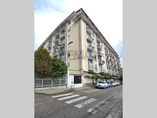 Appartamento in Vendita a Cosenza, 98'000&euro;, 140 m²