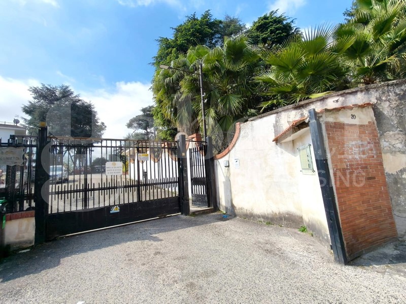 Appartamento in Vendita a Napoli, 750'000&euro;, 160 m², con Box