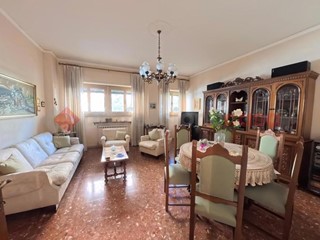 Trilocale in Vendita a Roma, 310'000&euro;, 112 m²