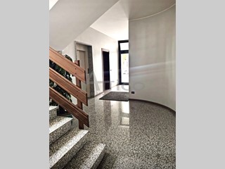 Trilocale in Vendita a Rovigo, zona Centro cittÃ, 105'000&euro;, 65 m², arredato, con Box