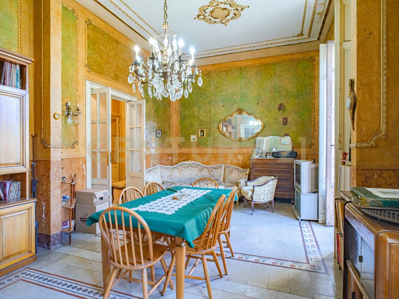 Appartamento in Vendita a Catania, 205'000&euro;, 198 m²