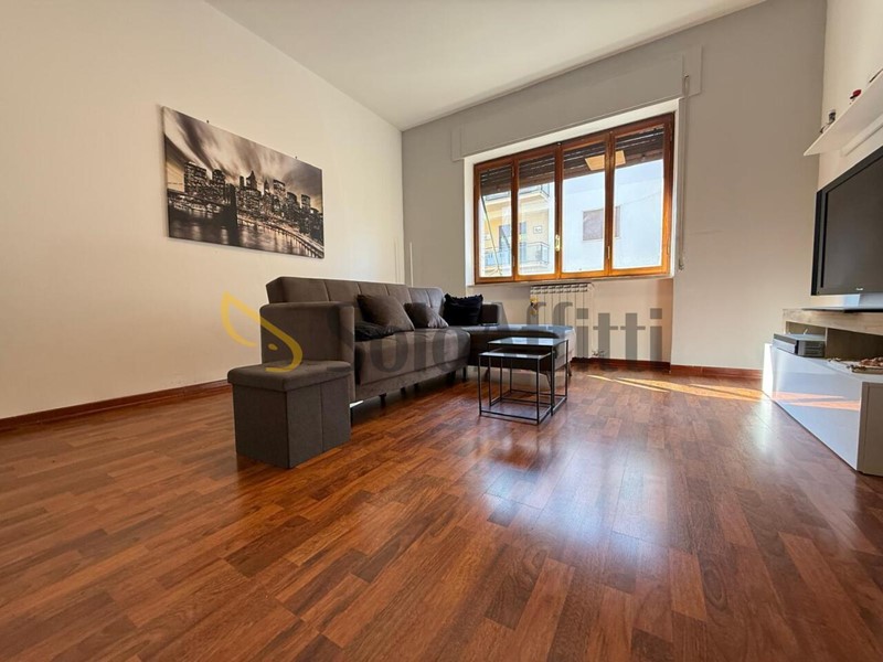 Trilocale in Affitto a Caserta, zona Centro, 1'000&euro;, 90 m², arredato