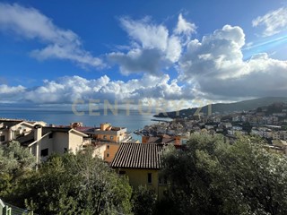 Quadrilocale in Vendita a Monte Argentario, zona Porto Santo Stefano, 390'000&euro;, 72 m², con Box
