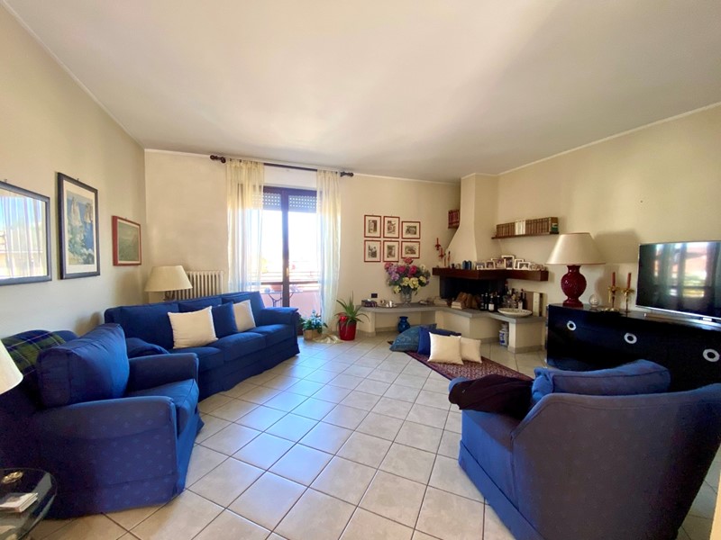 Appartamento in Vendita a Grinzane Cavour, 218'000&euro;, 110 m², con Box