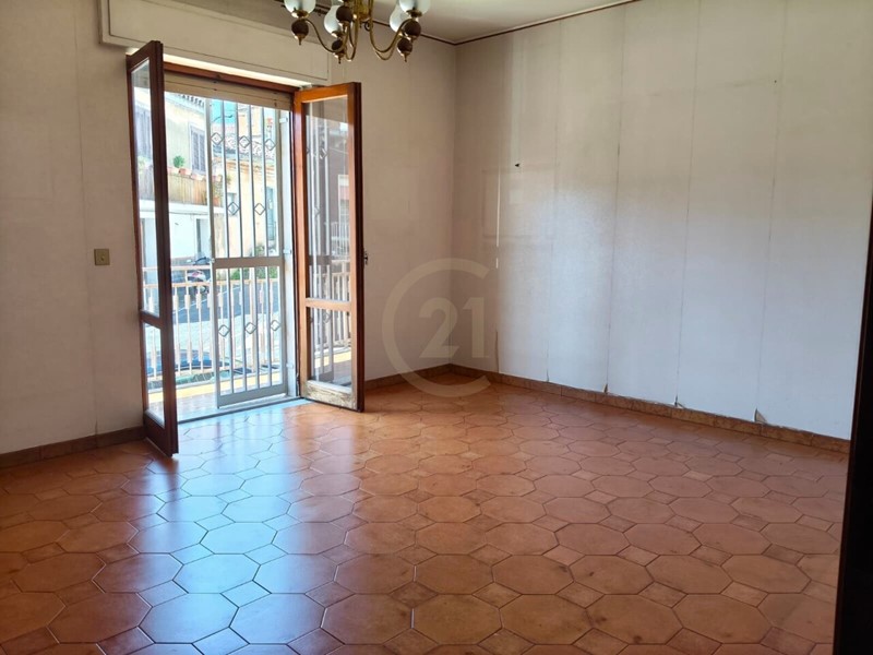 Trilocale in Vendita a Aci Catena, zona Santa Lucia, 89'000&euro;, 89 m², con Box