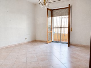Trilocale in Vendita a Aci Catena, zona Semicentro, 79'000&euro;, 89 m², con Box