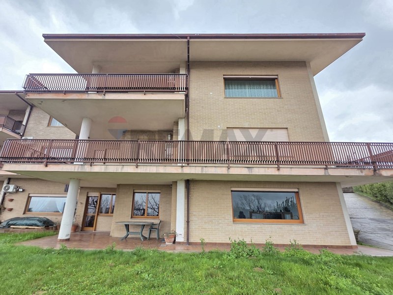 Appartamento in Vendita a Dipignano, 150'000&euro;, 310 m²