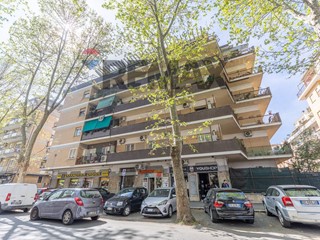 Bilocale in Vendita a Roma, 179'000&euro;, 65 m²