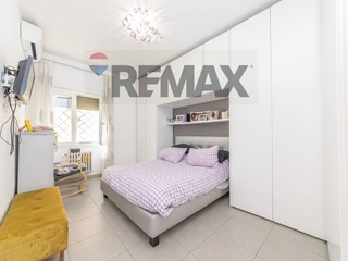 Trilocale in Vendita a Roma, 285'000&euro;, 84 m²