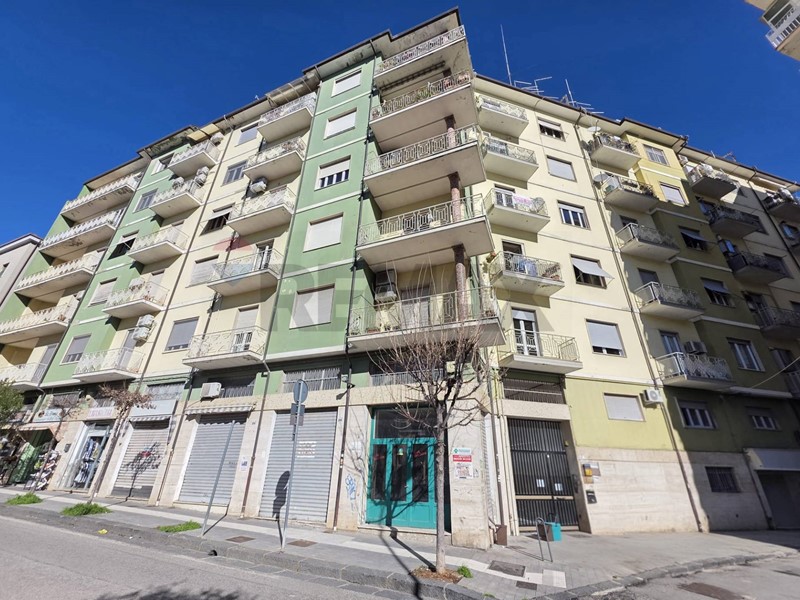 Appartamento in Vendita a Cosenza, 235'000&euro;, 170 m²