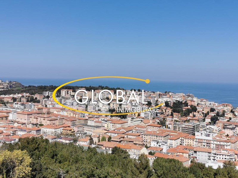 Attico in Vendita a Ancona, 590'000&euro;, 149 m²