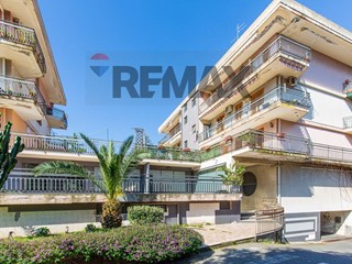 Appartamento in Vendita a Aci Catena, 149'000&euro;, 225 m²