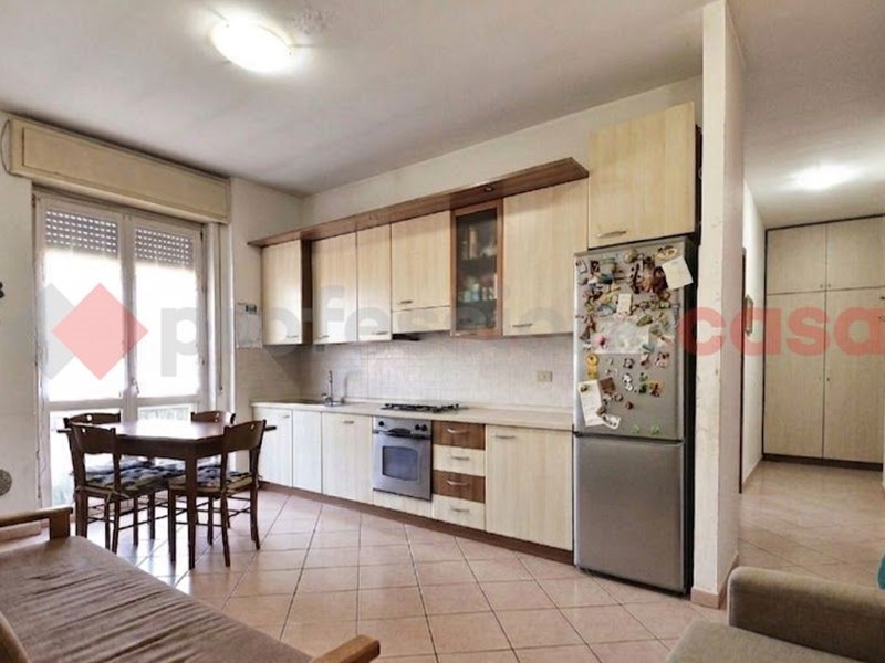 Trilocale in Vendita a Ceriano Laghetto, 125'000&euro;, 71 m², con Box