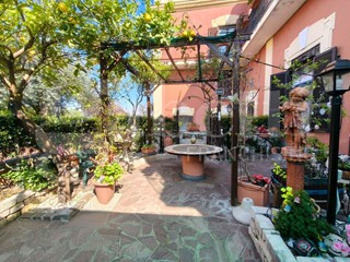 Trilocale in Vendita a Portici, 185'000&euro;, 70 m²