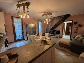 Appartamento in Vendita a Rovigo, zona CittÃ, 249'000&euro;, 177 m², con Box