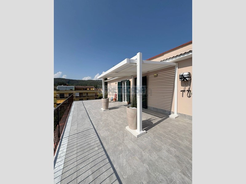 Quadrilocale in Vendita a Caserta, zona CASERTA, 110 m²