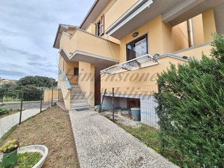 Trilocale in Vendita a Rosignano Marittimo, 185'000&euro;, 70 m², con Box
