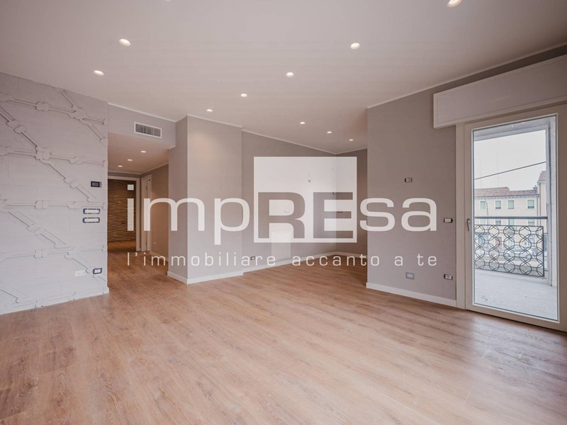 Trilocale in Vendita a Venezia, 190'000&euro;, 73 m²