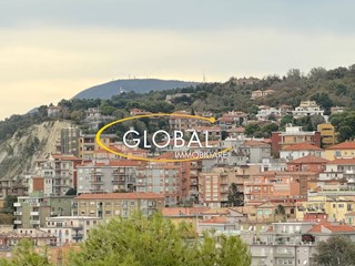 Attico in Vendita a Ancona, 490'000&euro;, 198 m²