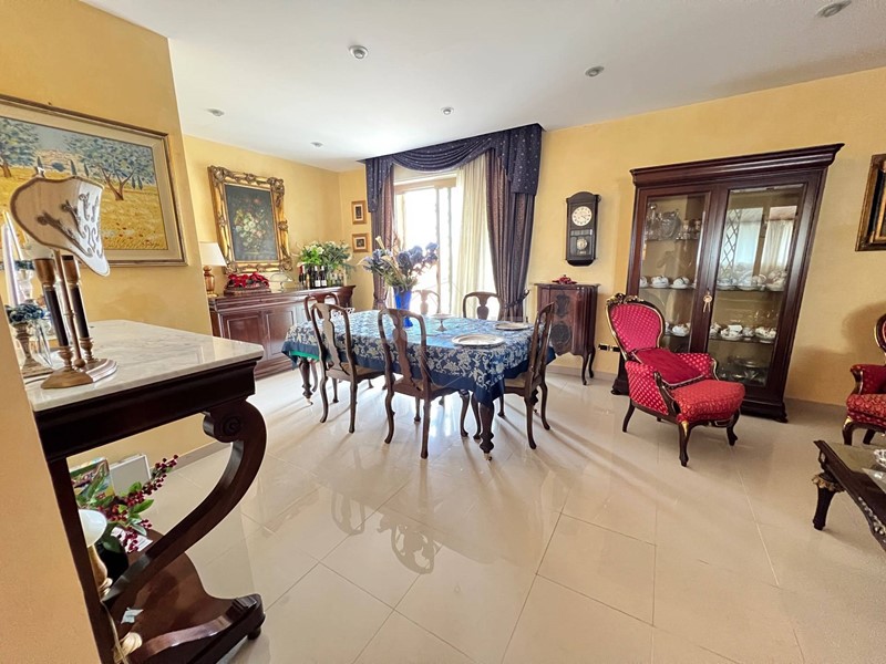 Appartamento in Vendita a Siracusa, 155'000&euro;, 240 m²