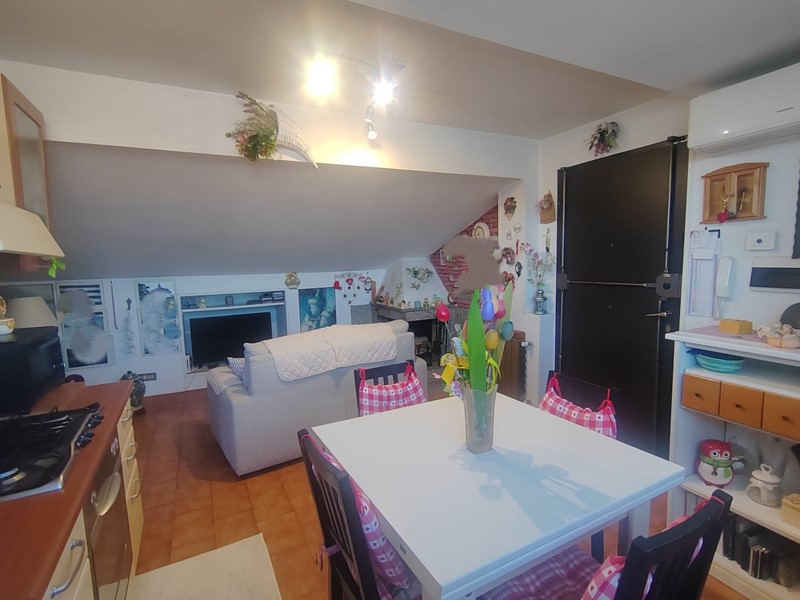 Attico in Vendita a Roma, 125'000&euro;, 45 m²