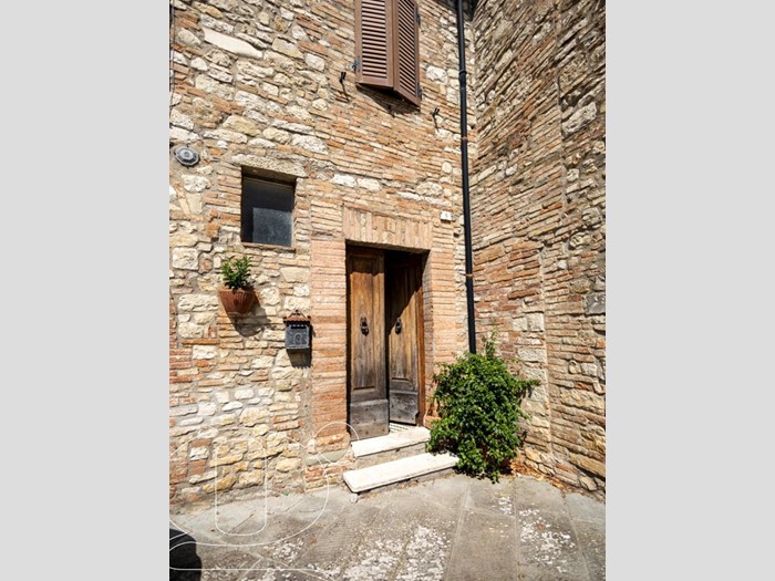 Appartamento in Vendita a Todi, 350'000&euro;, 300 m², con Box
