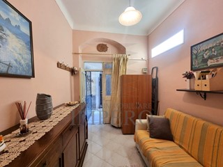 Bilocale in Vendita a Ventimiglia, zona Centro Storico, 77'000&euro;, 34 m²