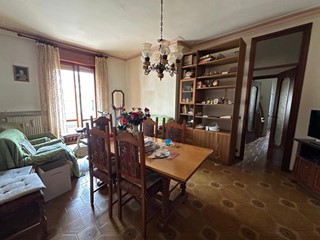 Trilocale in Vendita a Fiorenzuola d'Arda, 100'000&euro;, 75 m², arredato, con Box