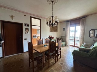 Trilocale in Vendita a Fiorenzuola d'Arda, 95'000&euro;, 75 m², arredato, con Box