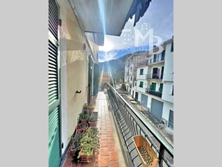 Appartamento in Vendita a Lumarzo, 95'000&euro;, 100 m², con Box